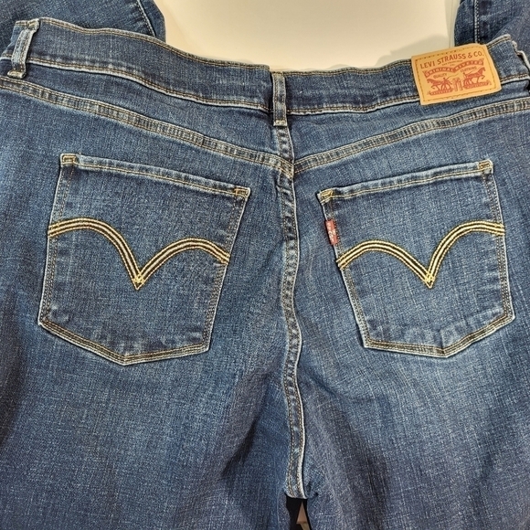 Levi's Classic Bootcut Denim Jeans - Picture 3 of 6